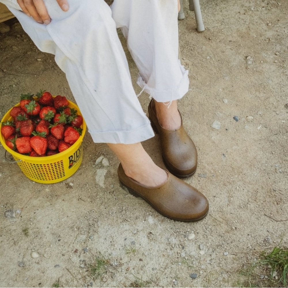 Plasticana gardena clogs size 35